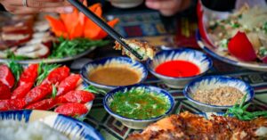 découvrez une expérience culinaire authentique qui éveille vos sens avec des saveurs traditionnelles et des ingrédients frais.